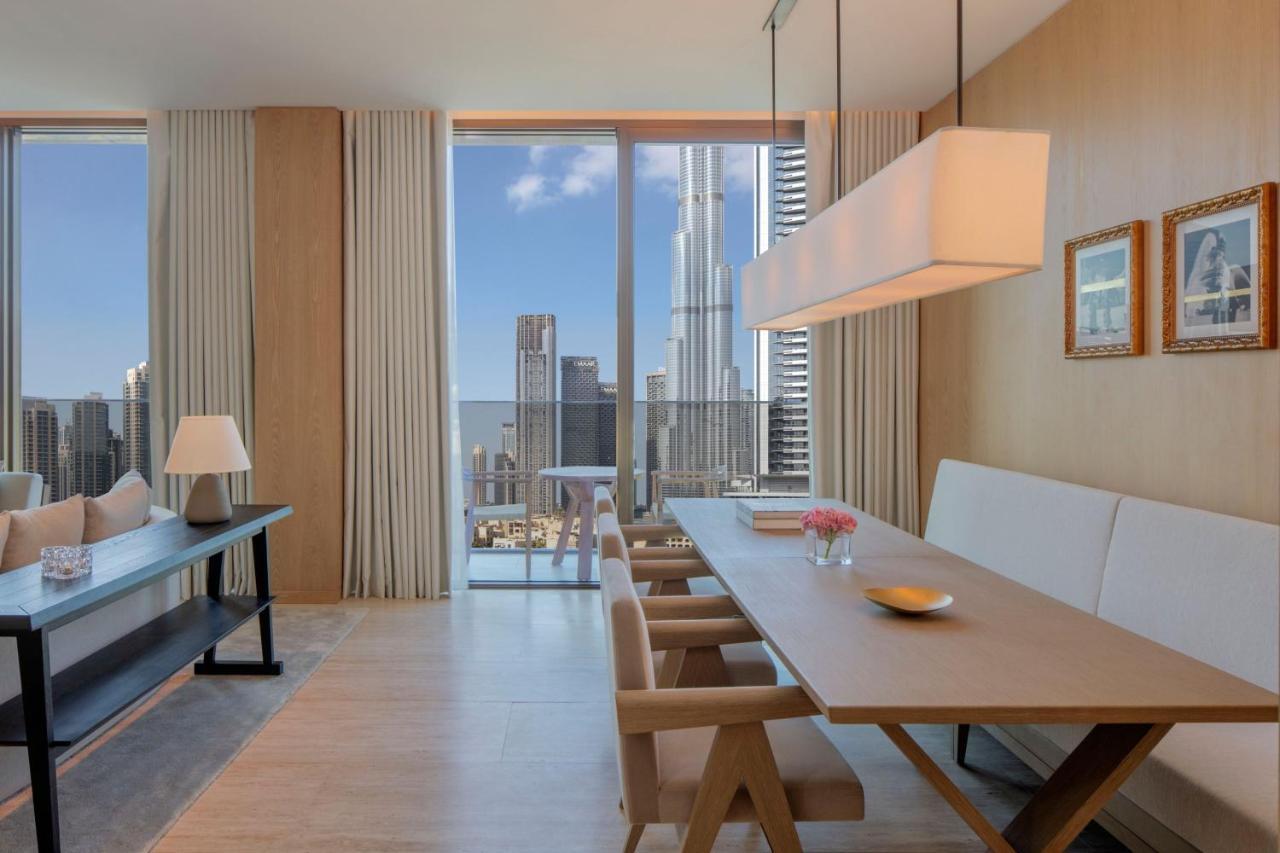 The Dubai Edition Exterior foto A dining room at The Ritz-Carlton, Downtown, Dubai