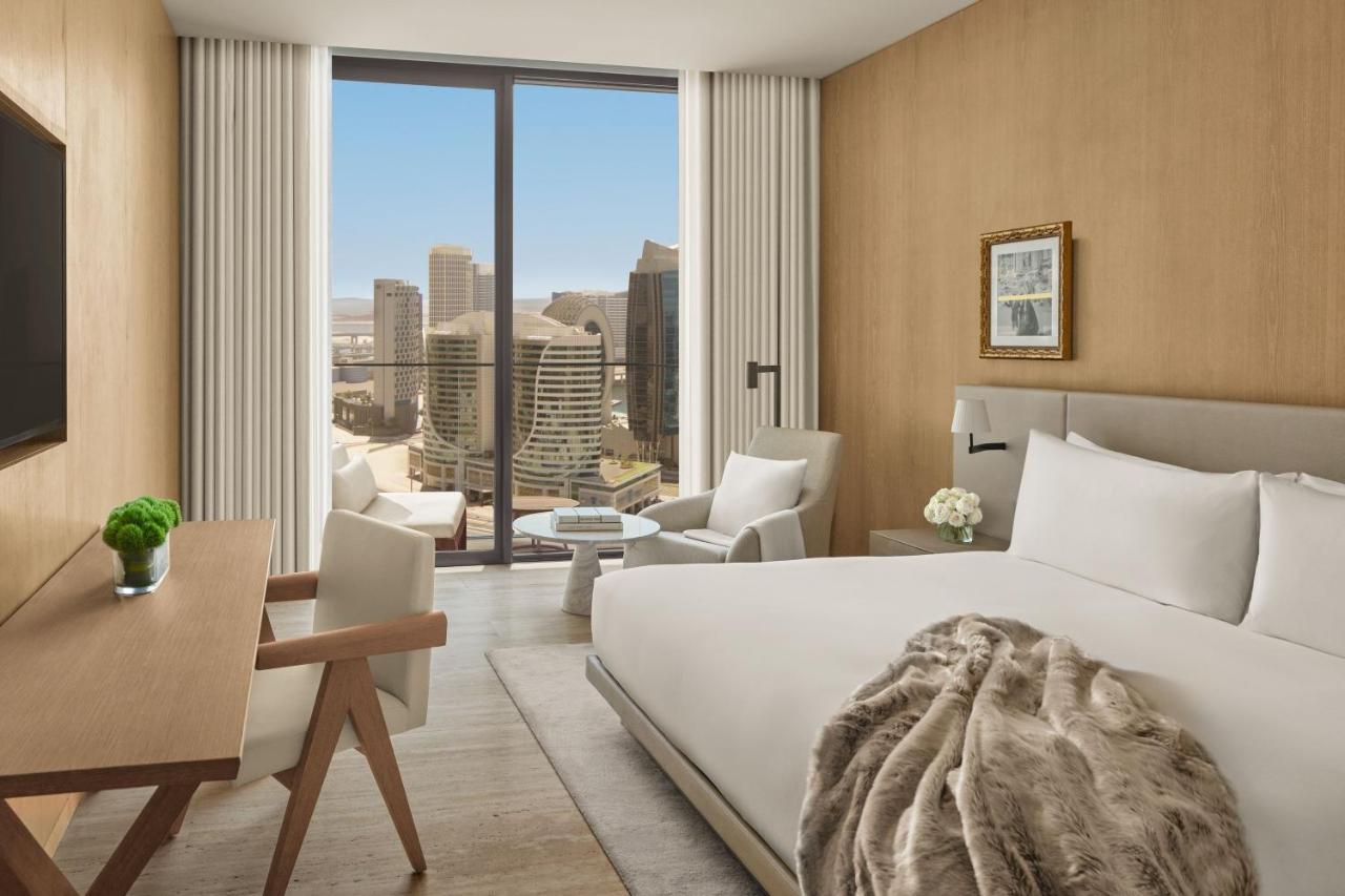 The Dubai Edition Exterior foto A guest room at the Four Seasons