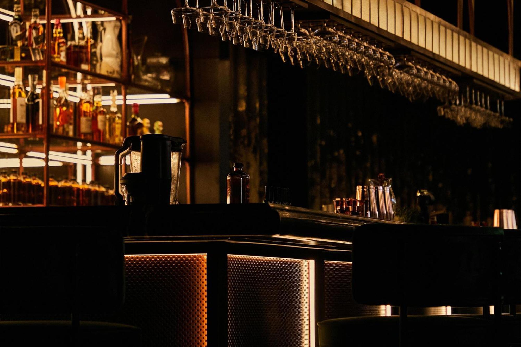 The Dubai Edition Exterior foto The bar at the London Edition