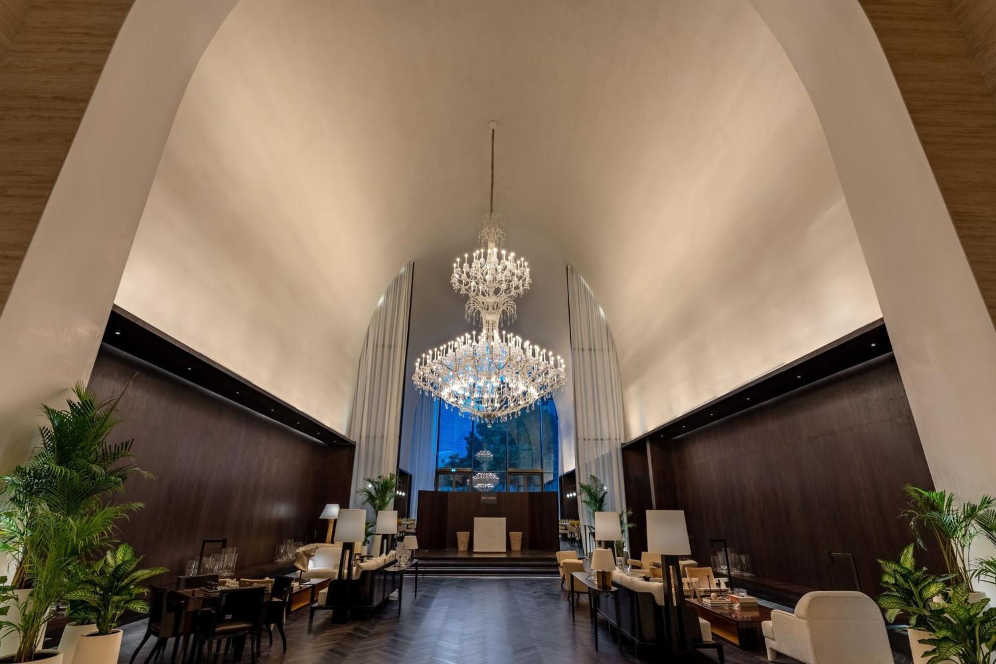 The Dubai Edition Exterior foto The interior of the church