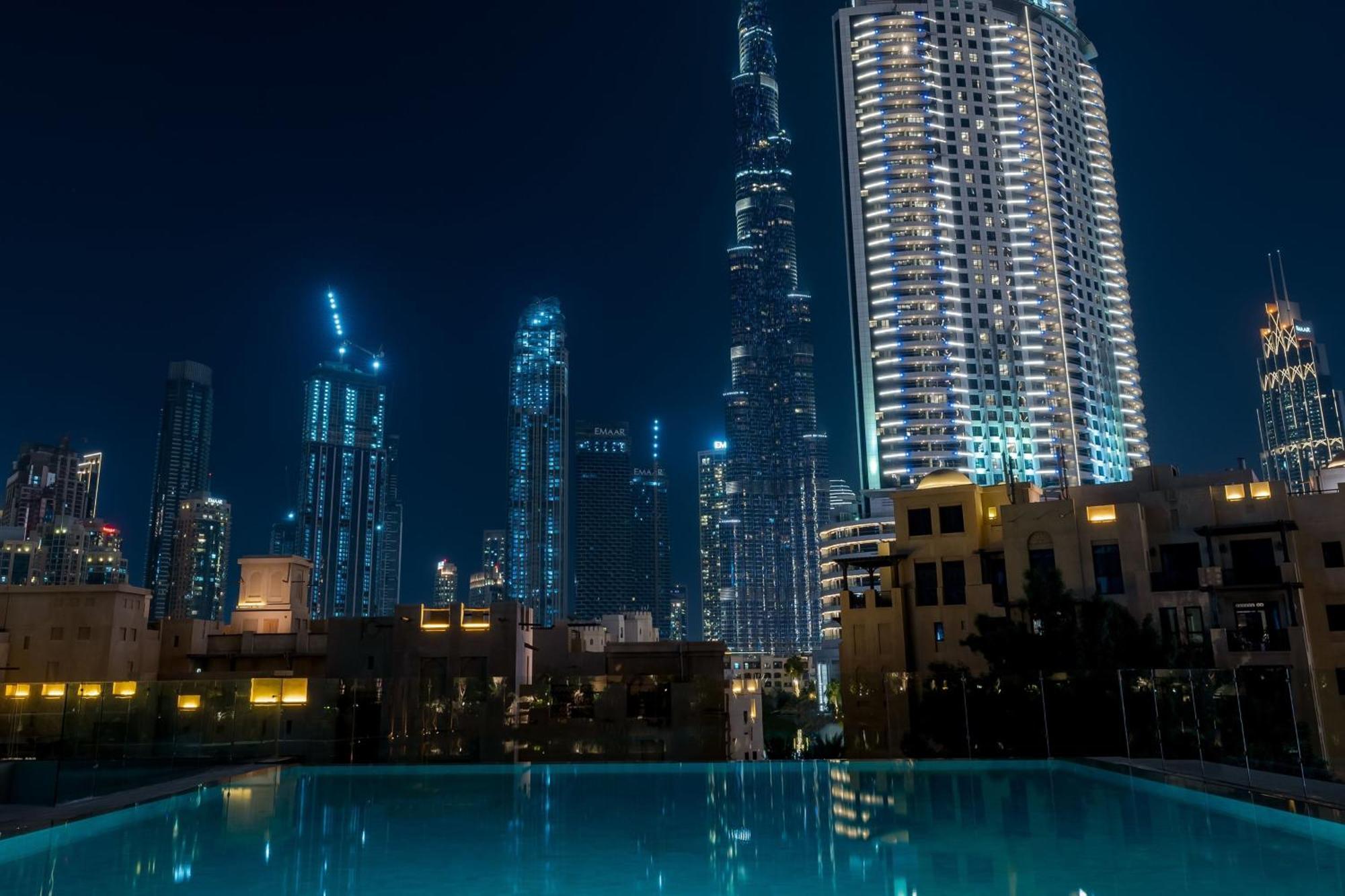 The Dubai Edition Exterior foto View of the complex at night